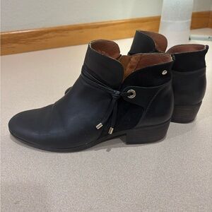 PIKOLINOS Black Leather Ankle Boots